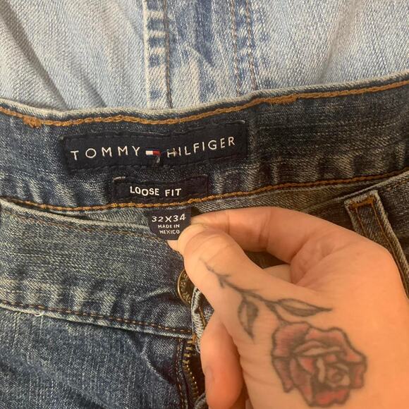Lot of 2 Tommy Hilfiger Jeans 32 x 34 Easy Fit and Loose Fit - Picture 2 of 8